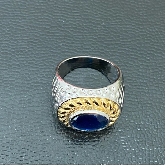 Vintage Unsigned Two-tone Blue Sapphire Rhinestone Rhodium Plated Ring Size 8 - Picture 5 of 13